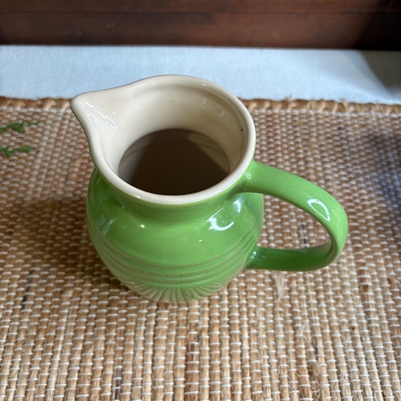 Le Creuset 10-35 0.7 Liter Pitcher Kiwi Apple Bamboo Palm Lime Green - Picture 3 of 6